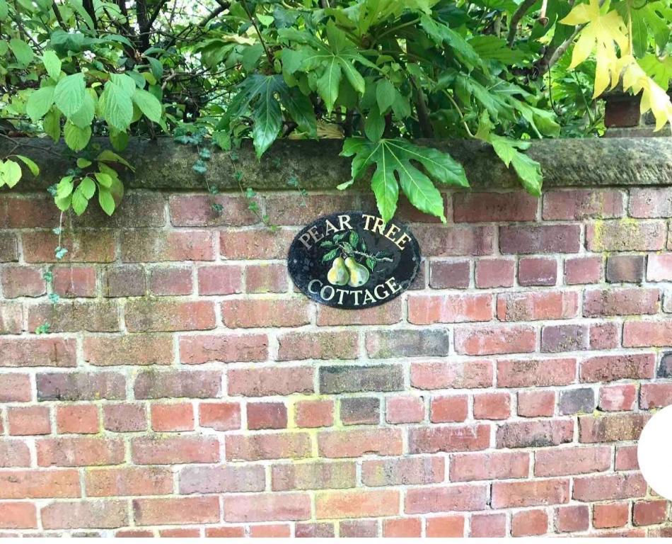 Pear Tree Cottage Courtyard Shrewsbury Esterno foto