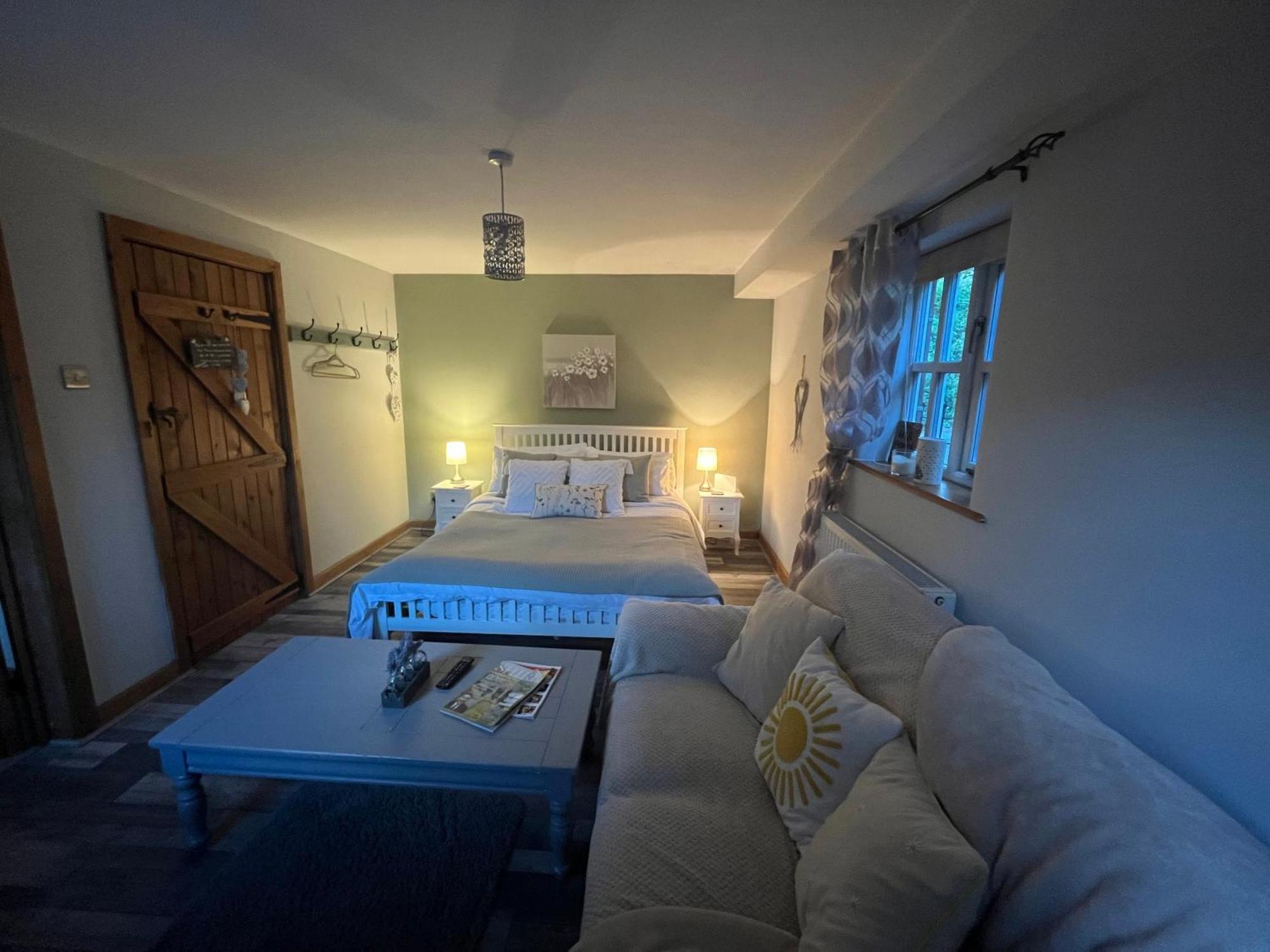 Pear Tree Cottage Courtyard Shrewsbury Esterno foto